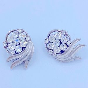 Vintage Unusual Design Crown Trifari Silver Tone And Rhinestone Clip On Earrings